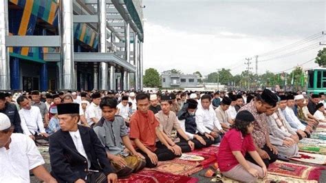 Benarkah Umat Islam Dianjurkan Tidak Makan Sebelum Melaksanakan Salat