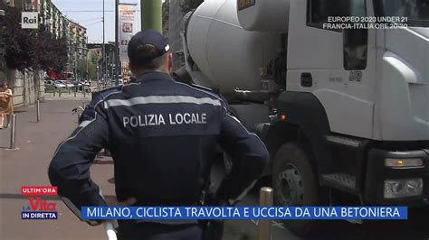 Milano Ciclista Travolta Da Una Betoniera La Vita In Diretta