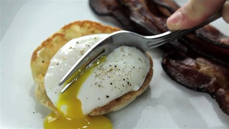 Amazing How To Poach The Egg Quick Healthy Breakfast Recipes Recipes Poached Eggs