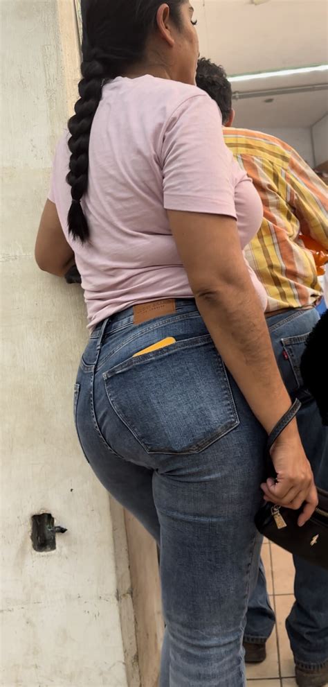 Mamá con delicioso culo big ass Tight Jeans Forum