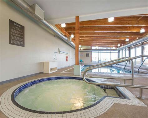 Comfort Inn & Suites Campbell River, BC - See Discounts