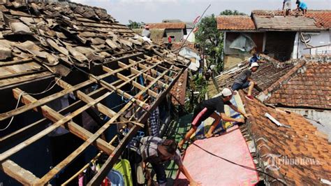 Puluhan Rumah Di Nganjuk Porak Poranda Diterjang Puting Beliung