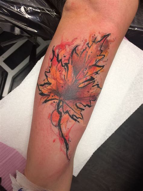 Maple leaf tattoo | Maple leaf tattoos, Autumn tattoo, Pretty tattoos