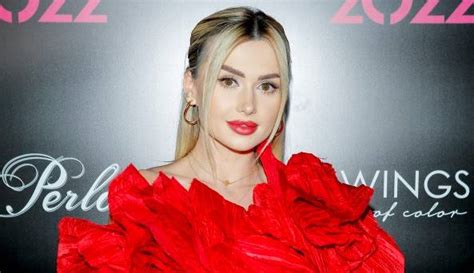 Wersow Zapozowa A W Bikini Internauci Nie Mog Oderwa Wzroku Od Jej Figury Wygl Dasz