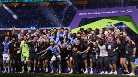 Campeones Manchester City Vence Con Solvencia A Fluminense Y Consigue