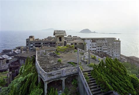 Between City and Ruin: Explore the Forgotten Architecture of Hashima ...