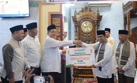 Safari Ramadan Di Masjid Ibadah Dan Serahkan Bantuan Pj Gubri Sudah