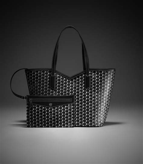 Collections – MOYNAT PARIS