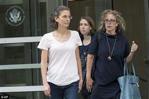 Seagram S Heiress Clare Bronfman Leaves Court After She Pleads Not Guilty To Nxivm Sex Cult