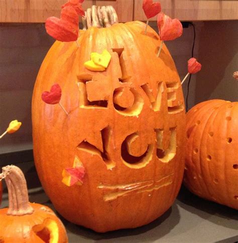 30+ Love Pumpkin Carving Ideas - DECOOMO