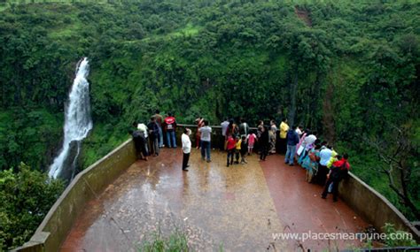 Thoseghar Waterfalls in Satara during the monsoon – Places near Pune and Mumbai