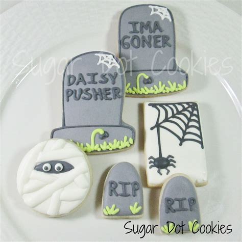 Sugar Dot Cookies: Halloween Sugar Cookies with Royal Icing