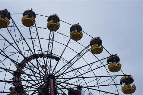 Roda Gigante Na Cidade Fantasma De Pripyat Em Chernobyl Foto De Stock