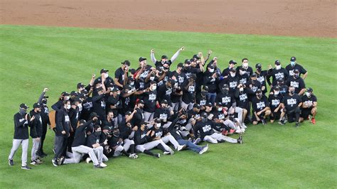 Miami Marlins clinch first playoff berth since 2003 World Series title