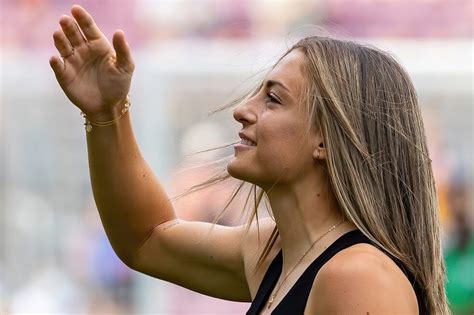 besten Fußball Spielerinnen der Welt stellen sich vor Unit 1