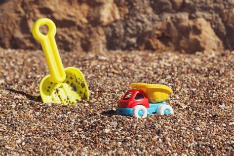 Camion De Jouet Pour Enfants Avec Le Gravier Ou Le Sable Scoop Jaune