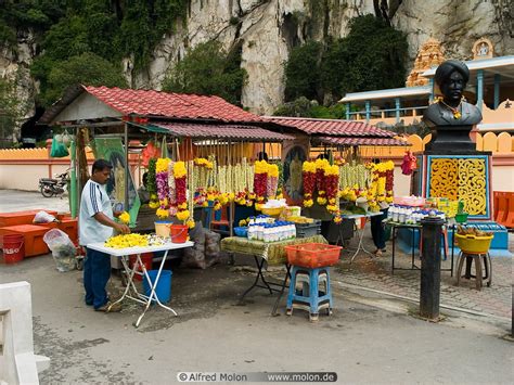 Photo Of Flowers Seller Batu Caves Kuala Lumpur Malaysia