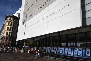 Newseum Closing: Best Exhibits to See Before the DC Museum Closes ...