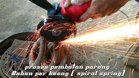 Proses Pembuatan Parang Tebas Bahan Per Keong Spiral Spring YouTube