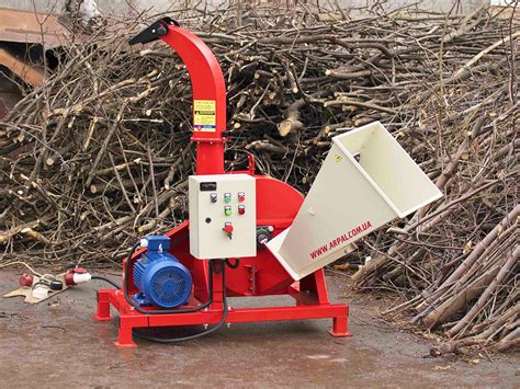 Crusher of branches for housing and communal services