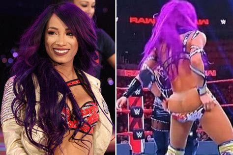 Wwe News Sasha Banks Suffers Wardrobe Malfunction Live On Raw And Causes Tv Screen Blackout