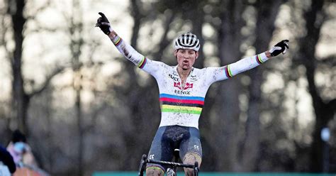 Oppermachtige Mathieu Van Der Poel Soleert Naar Zege Na Lekke Band Wout