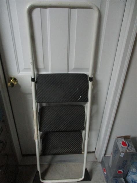 Step Stool | EstateSales.org