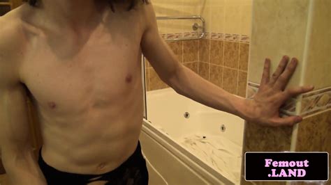 Trans Amateur Jerking Off In Stockings