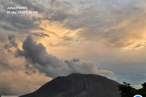 Gunung Lewotobi Di Ntt Erupsi Masyarakat Jangan Aktivitas Di Radius Km