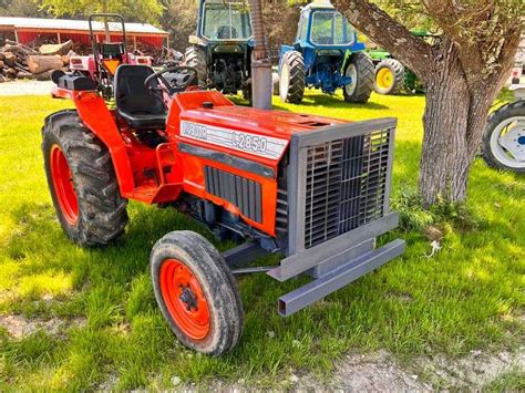 Kubota L2850 Tractor Leap Auctions LLC