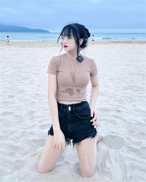 Hot Tiktoker G M Kami L N U Khoe Body H H Ng Ch Ng C N N Bikini C Ng B Ng N Netizen