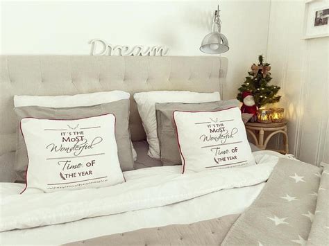 Cozy Christmas Bedroom Decor Ideas