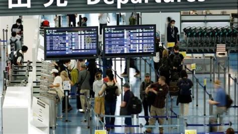 Passenger Planes Come Into Contact At Tokyos Haneda Airport Runway