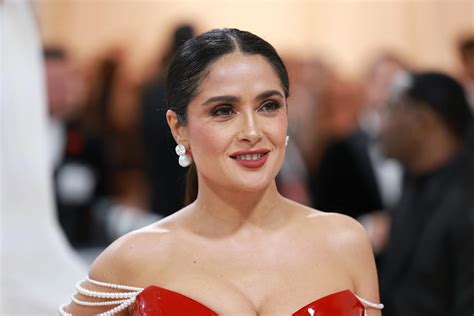 Salma Hayeks Hypnotic Purple Bikini Look Is A Whole New Level Of Mystifying