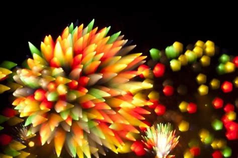 How to photograph spiky fireworks with long exposure