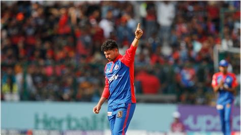 WATCH: Kuldeep Yadav Picks Two Wickets in a Row as Delhi Capitals Claim ...