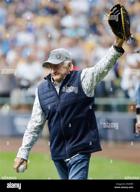 Milwaukee, United States. 03rd Oct, 2023. Hall of Fame catcher Bob ...