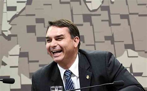 Receita Federal Imp E Sigilo De Anos Em A O De Fl Vio Bolsonaro