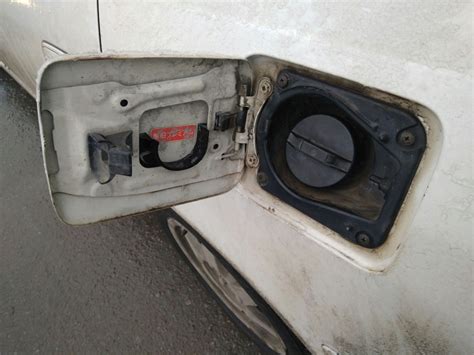 Крепление крышки бензобака — Toyota Mark II (100), 2,5 л, 1999 года ...