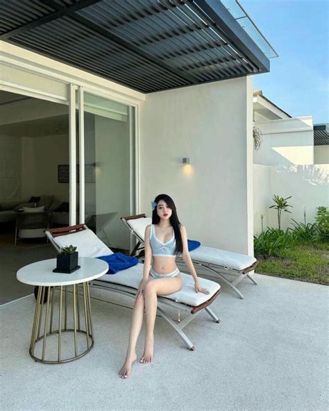 60 Ảnh gái xinh mặc bikini sexy lọt khe ở biển hồ bơi