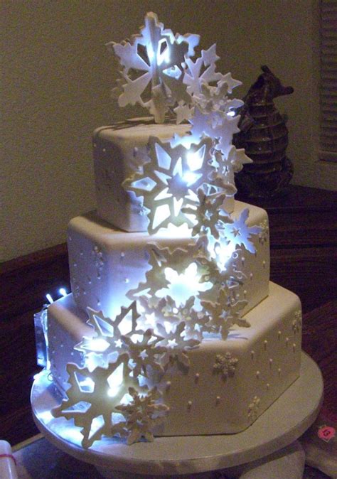 Awesome Romantic Winter Wedding Cakes Ideas With Snowflakes Https