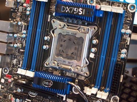 Intel DX79SI Extreme - nowa płyta główna ATX z Intel X79 i LGA2011