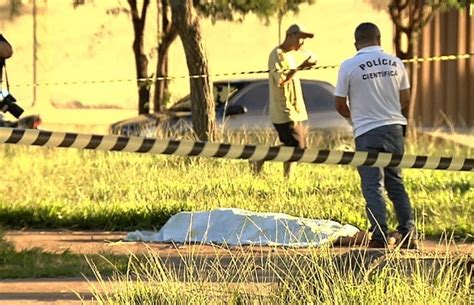 G1 Jovem é Morto A Tiros Na Frente Da Mulher E Da Irmã Em Praça De