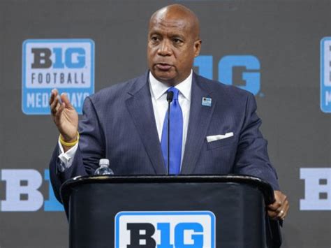 Bears Hire Big Ten Commissioner Warren As Team President Flipboard