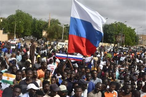 Nijer de darbe Batı Afrika ülkeleri darbe yönetimine ültimatom verdi