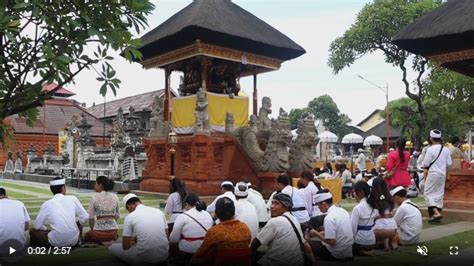 Umat Hindu Rayakan Galungan Aktivitas Perkantoran Di Denpasar Tutup