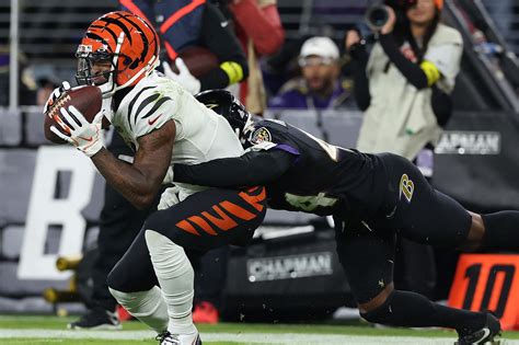 Ja’Marr Chase injury update: Bengals WR dealing with a hip injury for Week 7 - DraftKings Nation