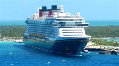 Horn Battle Between Disney Dream And Disney Fantasy Youtube