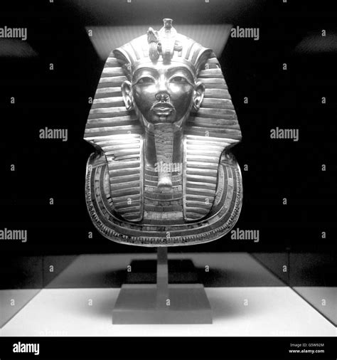 History - Tutankhamun Exhibition - British Museum, London. Death mask ...