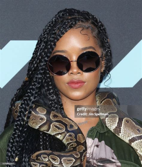 Singer H.E.R. attends the 2019 MTV Video Music Awards at Prudential ...